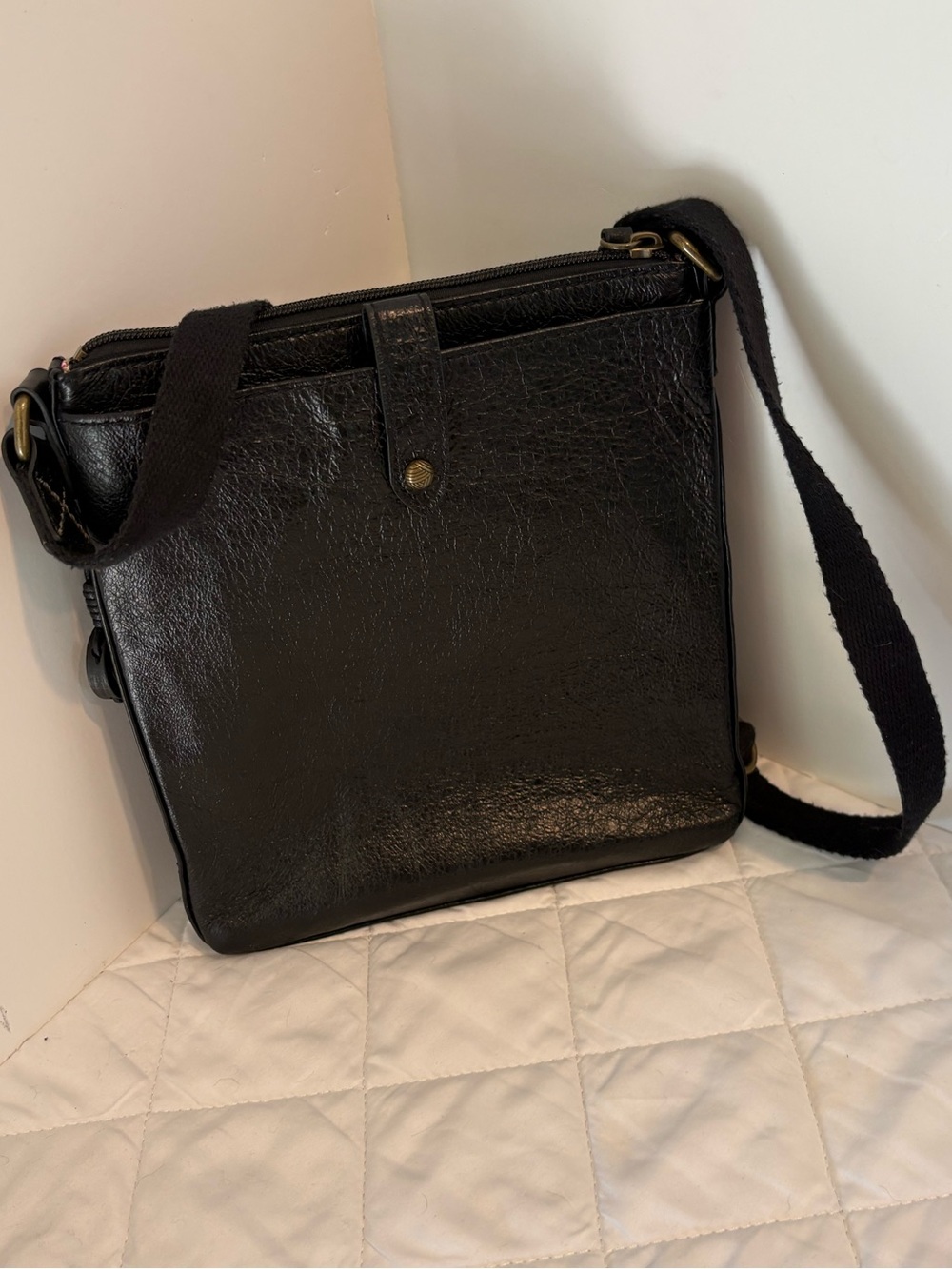 The Sak Pebbled Pax Leather Crossbody  adjustable cloth strap like new